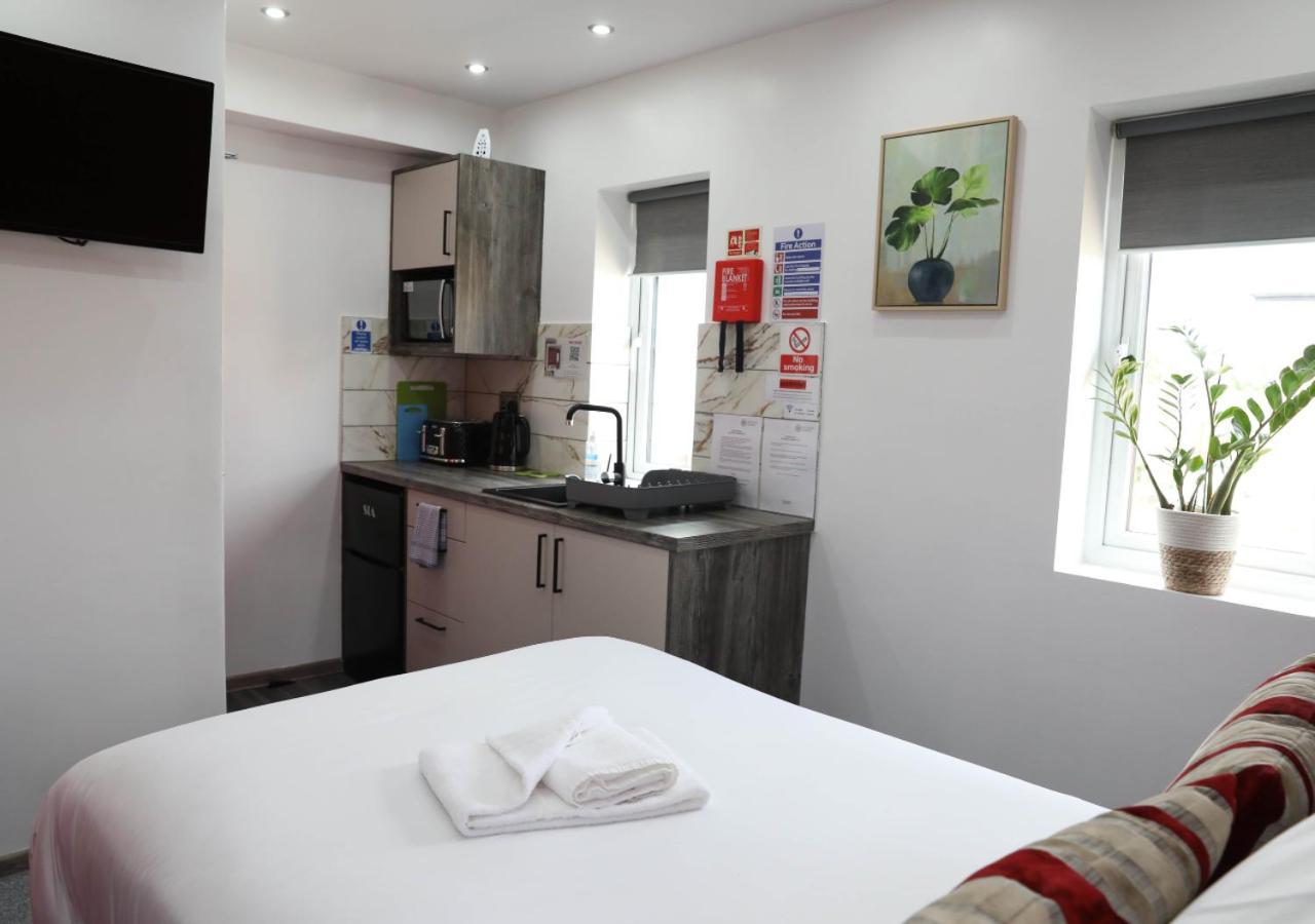 Cb Stays - Private Rooms With Ensuite And Kitchenette In פטרבורו מראה חיצוני תמונה