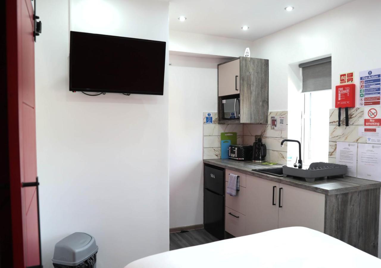 Cb Stays - Private Rooms With Ensuite And Kitchenette In פטרבורו מראה חיצוני תמונה