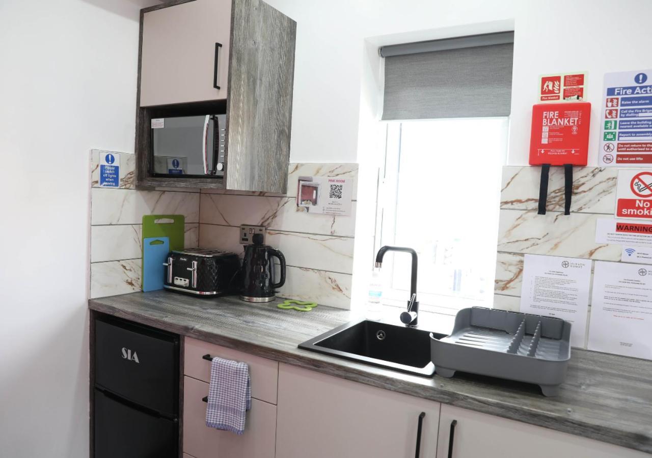 Cb Stays - Private Rooms With Ensuite And Kitchenette In פטרבורו מראה חיצוני תמונה