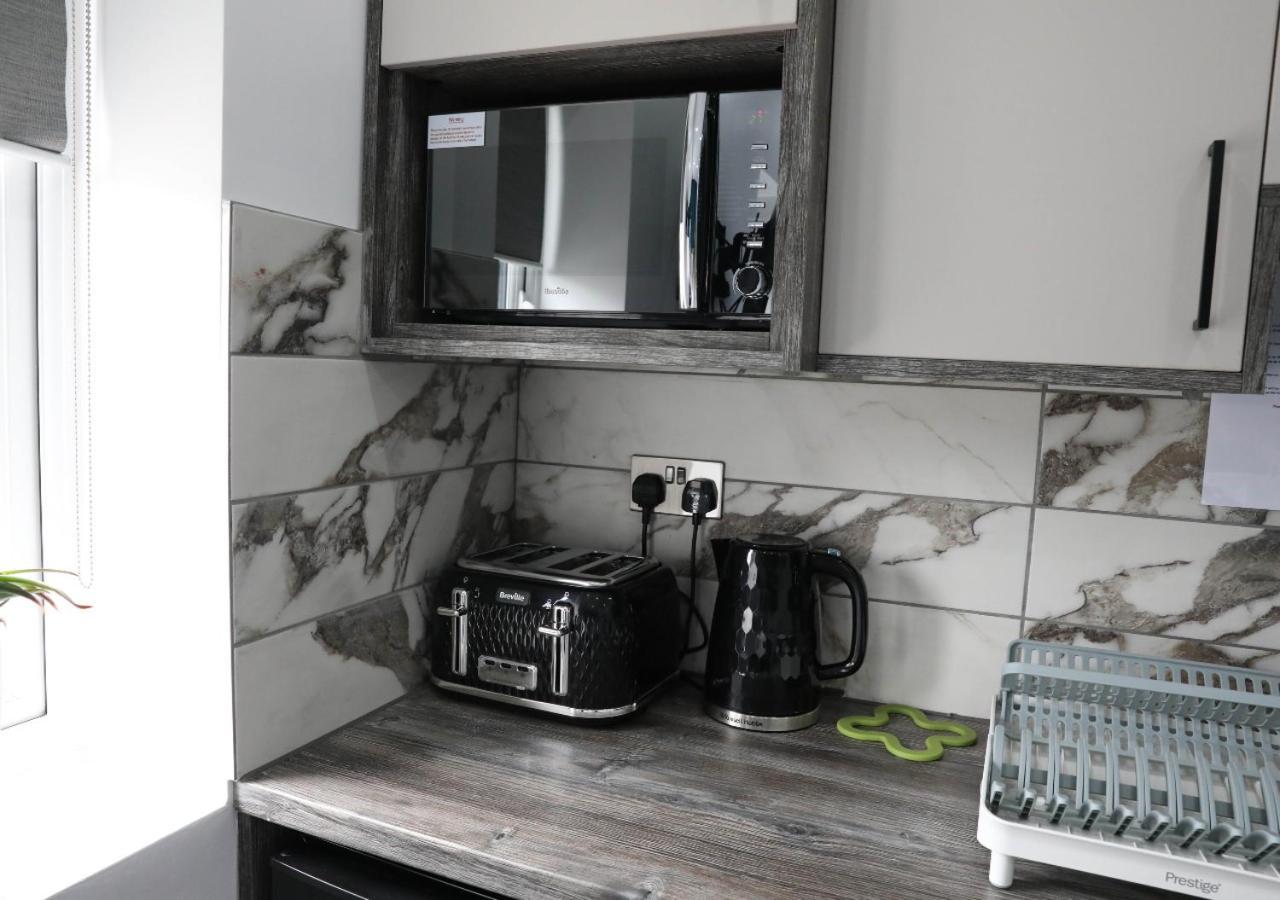 Cb Stays - Private Rooms With Ensuite And Kitchenette In פטרבורו מראה חיצוני תמונה