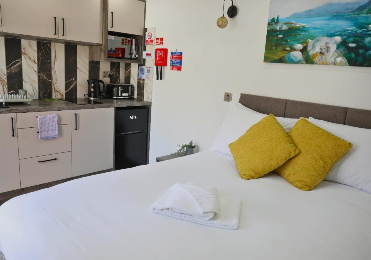 Cb Stays - Private Rooms With Ensuite And Kitchenette In פטרבורו מראה חיצוני תמונה